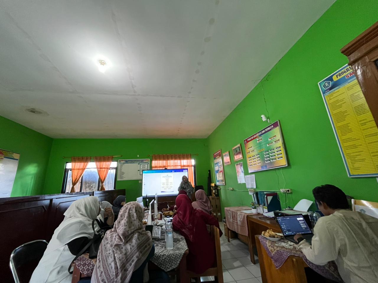 Abdul Hakim,S.Pd., Gr.